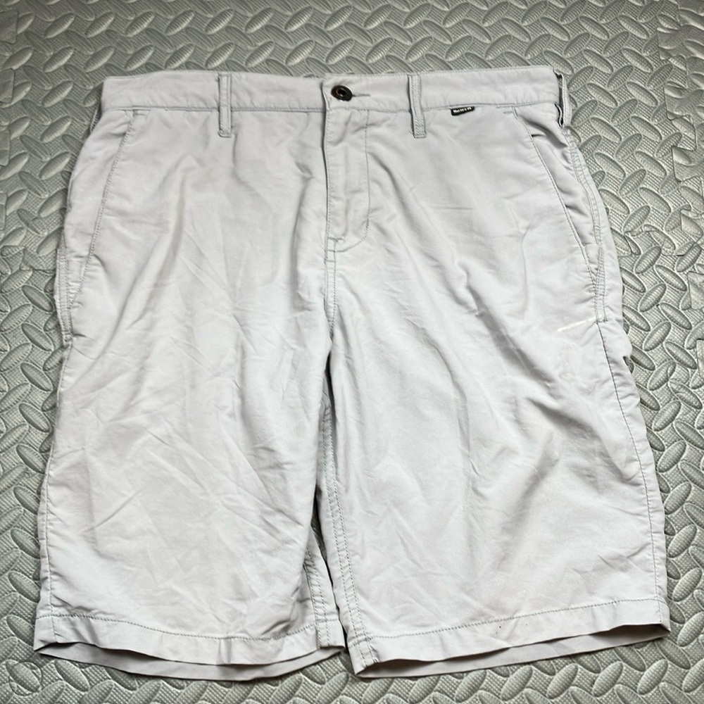 Hurley Men's Light Gray Flat Front Shorts size waist‎ 30